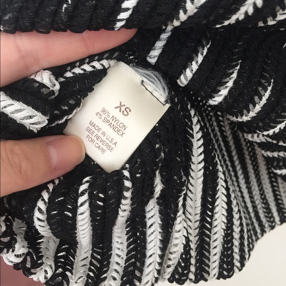 Black and white stripe top - Picture 5 of 5